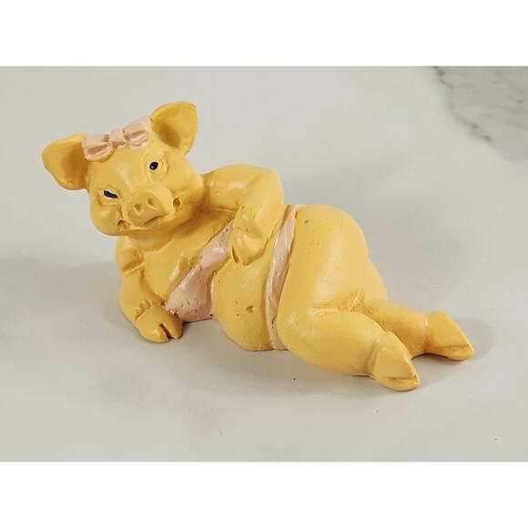 Bikini Pig On The Beach Figurine Piglet Piggy 3 1/4" Resin 90s Pig Lover Vintage - Picture 3 of 12